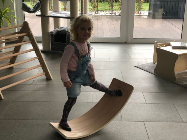 Balancierbrett - Das kratzfeste Balanceboard mit Filzboden – Bild 6